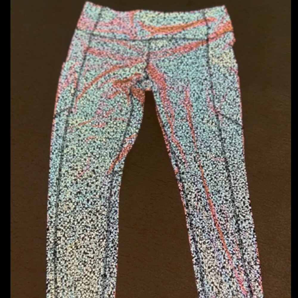 Lululemon Rainbow reflective SW tights size 8 - Picture 4 of 5